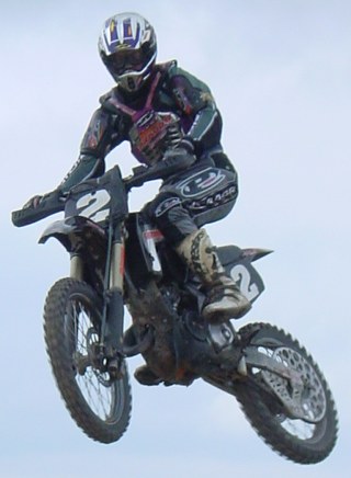 G3 � vario S�b en saut concentr� sur l'objectif.jpg (25974 octets)